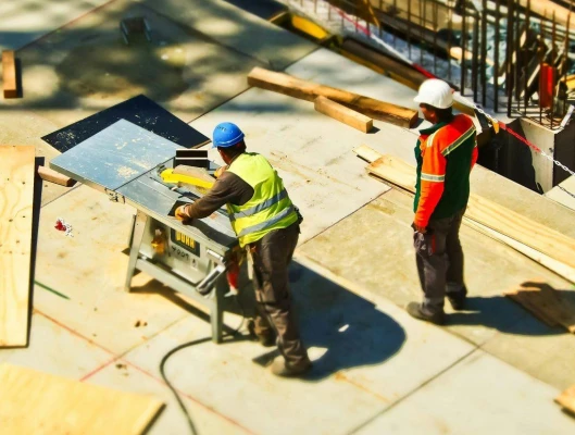 Καταγγελίες για εργασία υπό εξοντωτικές συνθήκες καύσωνα στη Βόρεια Ελλάδα λόγω …γεωγραφικών περιορισμών της εγκυκλίου του Υπ. Εργασίας! Λιποθυμούν ακόμη και οι Επιθεωρητές Εργασίας στους ελέγχους