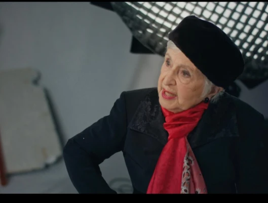 Το πλήρες σποτ της ΓΣΕΕ για την απεργία στις 9 Απριλίου με την αγαπημένη... "Θεοπούλα"