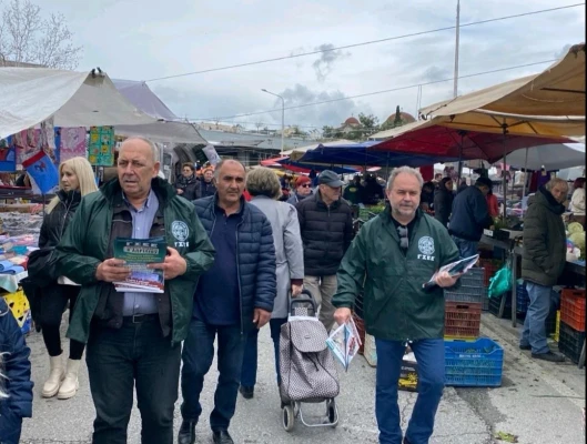 Περιοδεία κλιμακίου της ΓΣΕΕ στη Θεσσαλονίκη για τη Γενική Απεργία της 9ης Απριλίου-Διανομή  έντυπου ενημερωτικού υλικού σε Πειραιά και όμορους δήμους
