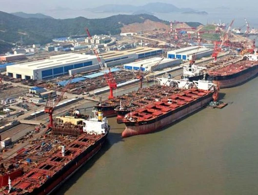 Η ΓΣΕΕ ΣΤΑ ΝΑΥΠΗΓΕΙΑ ΣΚΑΡΑΜΑΓΚΑ ΚΑΙ ΣΤΗ ΧΑΛΥΒΟΥΡΓΙΚΗ