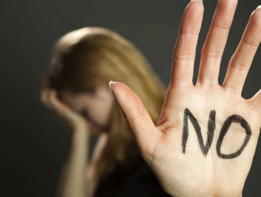 Η ΓΣΕΕ δίνει τη φωνή της για το σπάσιμο της σιωπής των γυναικών θυμάτων βίας. Τα συνδικάτα είναι δίπλα στα θύματα βίας στους χώρους εργασίας. Καμιά ανοχή στην παρενόχληση και τη βία στην εργασία