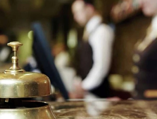 Η ΓΣΕΕ στο πλευρό των εργαζομένων στον επισιτισμό-τουρισμό