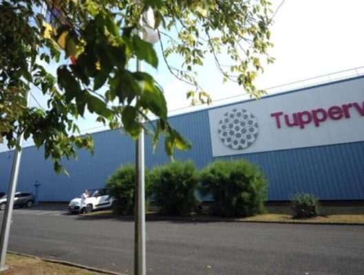 Να ανακαλέσει η TUPPERWARE το αιφνιδιαστικό λουκέτο του εργοστασίου της στη Θήβα