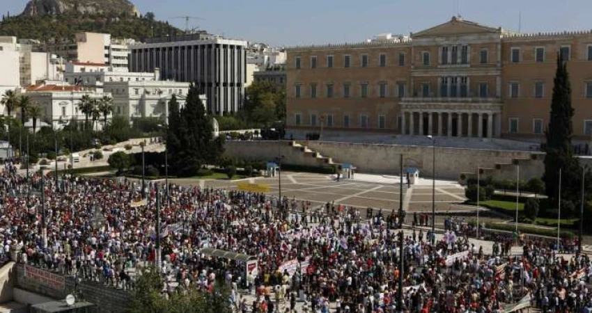 ΟΛΟΙ ΤΗΝ ΚΥΡΙΑΚΗ ΣΤΟ ΣΥΛΛΑΛΗΤΗΡΙΟ ΤΩΝ ΣΥΝΔΙΚΑΤΩΝ ΣΤΟ ΣΥΝΤΑΓΜΑ ΚΑΤΑ ΤΟΥ ΝΕΟΥ ΑΝΤΕΡΓΑΤΙΚΟΥ ΝΟΜΟΣΧΕΔΙΟΥ